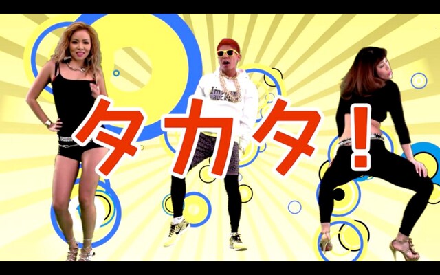 あっくん「Tacata'」ビデオクリップのワンシーン。