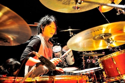 ゆうや（Dr）（撮影：今元秀明）