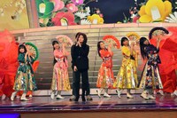 香西かおりとももいろクローバーZのリハーサルの様子。