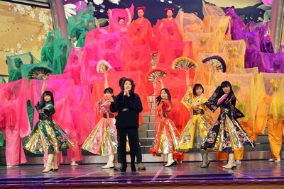 香西かおりとももいろクローバーZのリハーサルの様子。