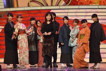 AKB48＆伍代夏子のリハーサルの様子。