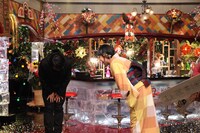 左から岡村靖幸、久保ミツロウ。 (c)フジテレビ