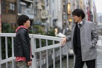 「新・ミナミの帝王 –銀次郎、ついに逮捕!?-」のワンシーン。