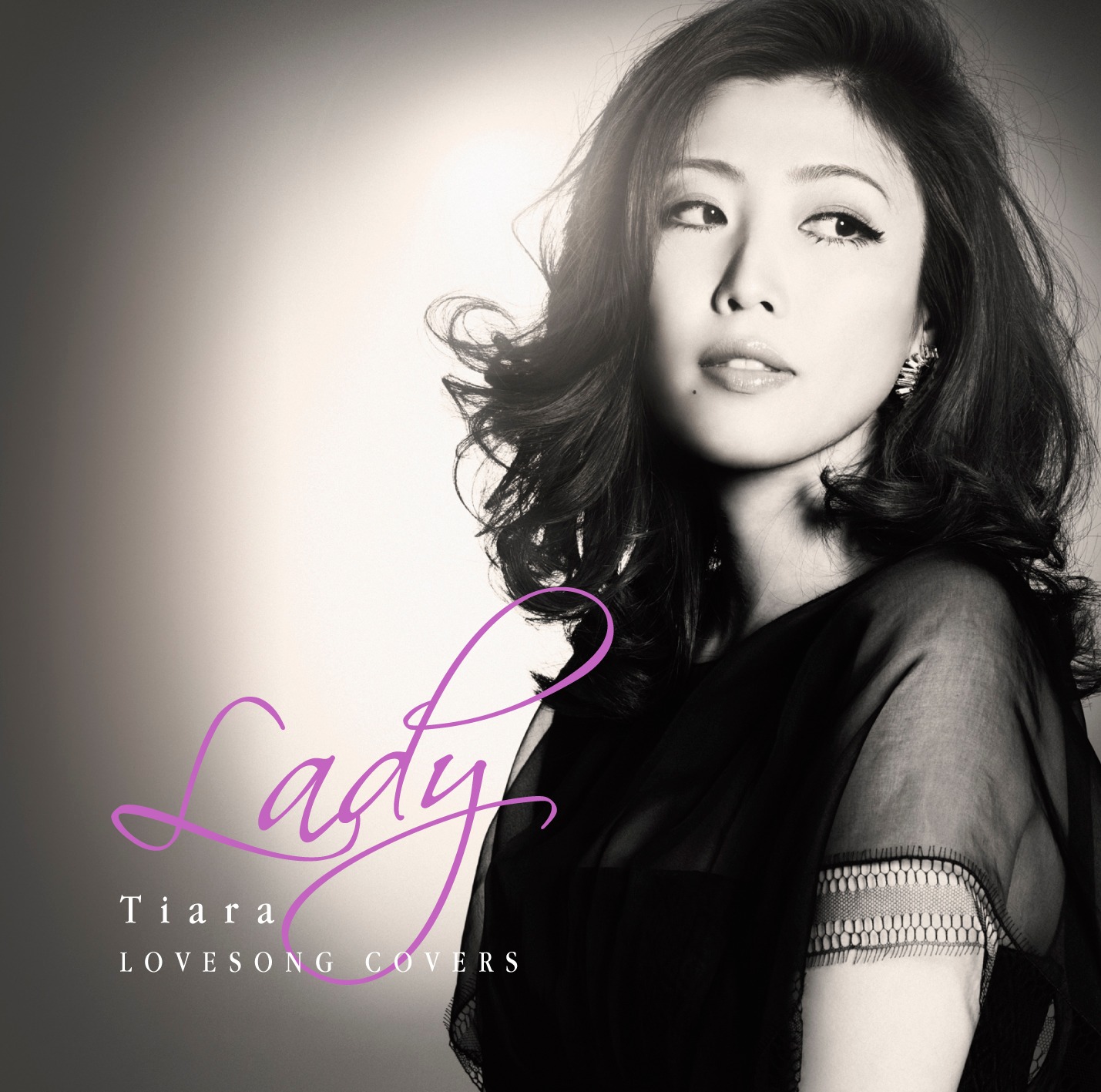 今年2月に発表されたTiaraのカバーアルバム「Lady ～Tiara Love Song Covers～」ジャケット。