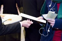 「虹色オーケストラ」終演後に出口で配布された手紙。