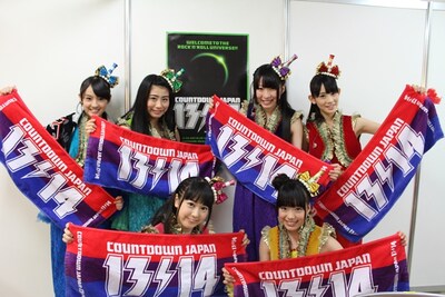 「COUNTDOWN JAPAN 13/14」のバックステージでのチームしゃちほこ。