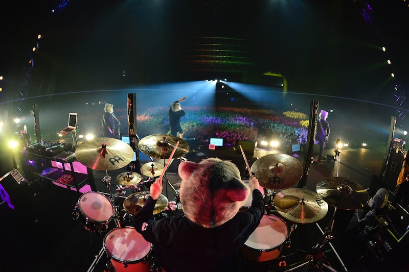 EARTH STAGEにて2014年へのカウントダウンを担当したMAN WITH A MISSION。