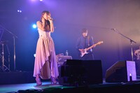 Salley「COUNTDOWN JAPAN 13/14」COSMO STAGEでの公演の様子。