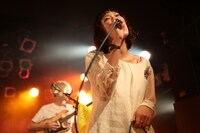 12月26日に開催されたワンマンライブ「チームあわてんぼうプレゼンツ サキドリ!!」の模様。