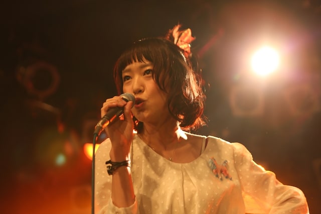 12月26日に開催されたワンマンライブ「チームあわてんぼうプレゼンツ サキドリ!!」の模様。