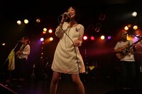 12月26日に開催されたワンマンライブ「チームあわてんぼうプレゼンツ サキドリ!!」の模様。