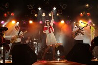 12月26日に開催されたワンマンライブ「チームあわてんぼうプレゼンツ サキドリ!!」の模様。