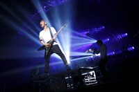 「SPYAIR TOUR 2013 "MILLION"」渋谷公会堂公演の様子。（撮影：石井亜希）