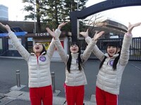 国立競技場から中継で「Happy 初春 半蔵門ライブ！2014［第一部］」に参加した東京パフォーマンスドール。