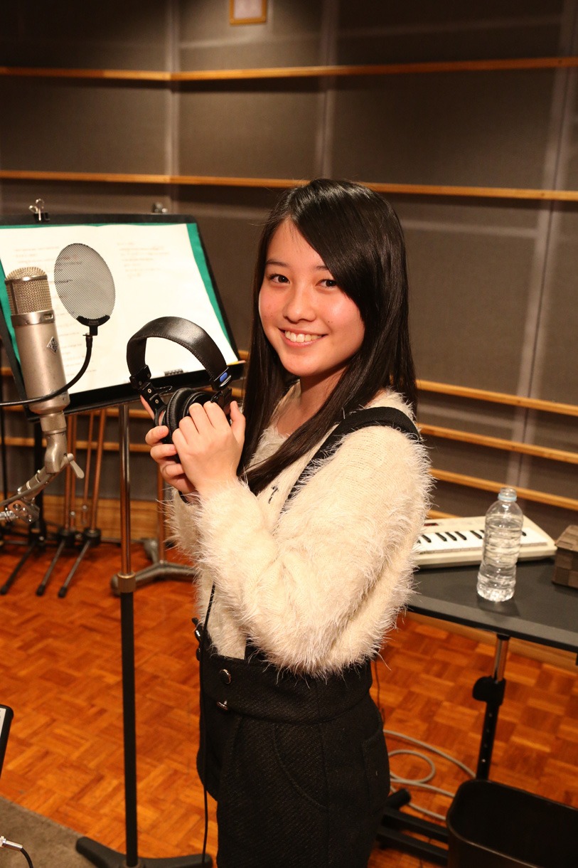 レコーディングに初挑戦する桜井美南。