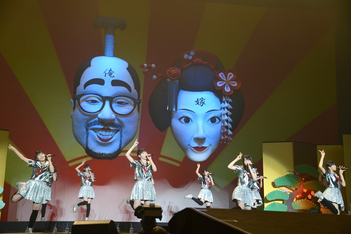 「3B junior Live Final “俺の藤井” 2014」私立恵比寿中学のステージの様子。