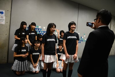 写真は「3B junior LIVE FINAL “俺の藤井”2014」終演直後にUstreamを通じて行われた転入生紹介の様子。