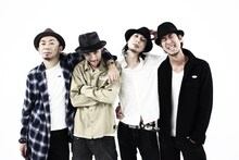 The BONEZ。左からT$UYO$HI（B）、JESSE（Vo, G）、NAKA（G）、ZAX（Dr）。