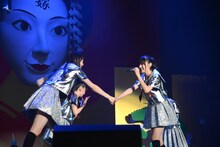 4月に私立恵比寿中学から“転校”する杏野なつ（左）と鈴木裕乃（右）。