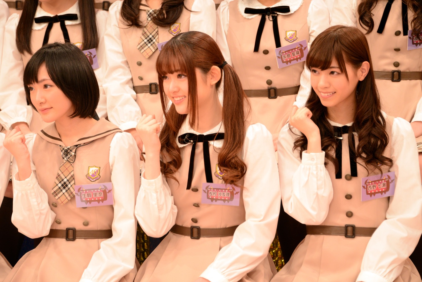 左から生駒里奈、松村沙友理、西野七瀬。