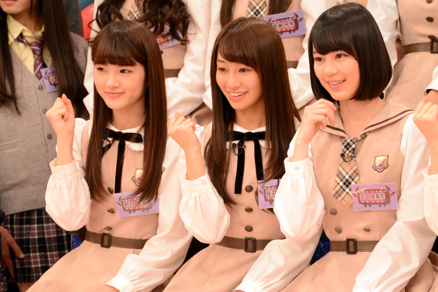 左から若月佑美、桜井玲香、生田絵梨花。