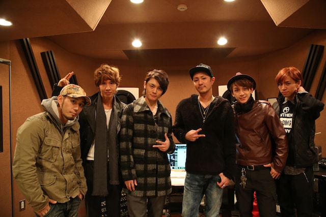 Vimclipと浦田直也（AAA）。右から3番目が浦田直也。