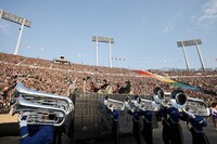 2012年5月に行われた東京・国立競技場公演の様子。（撮影：今元秀明、田中和子、緒車寿一）