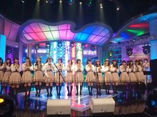 オープニング収録中の乃木坂46。