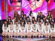 収録後の記念撮影の様子。