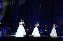 Kalafina「Christmas Premium LIVE 2013 "Kalafina with Strings"」の様子。