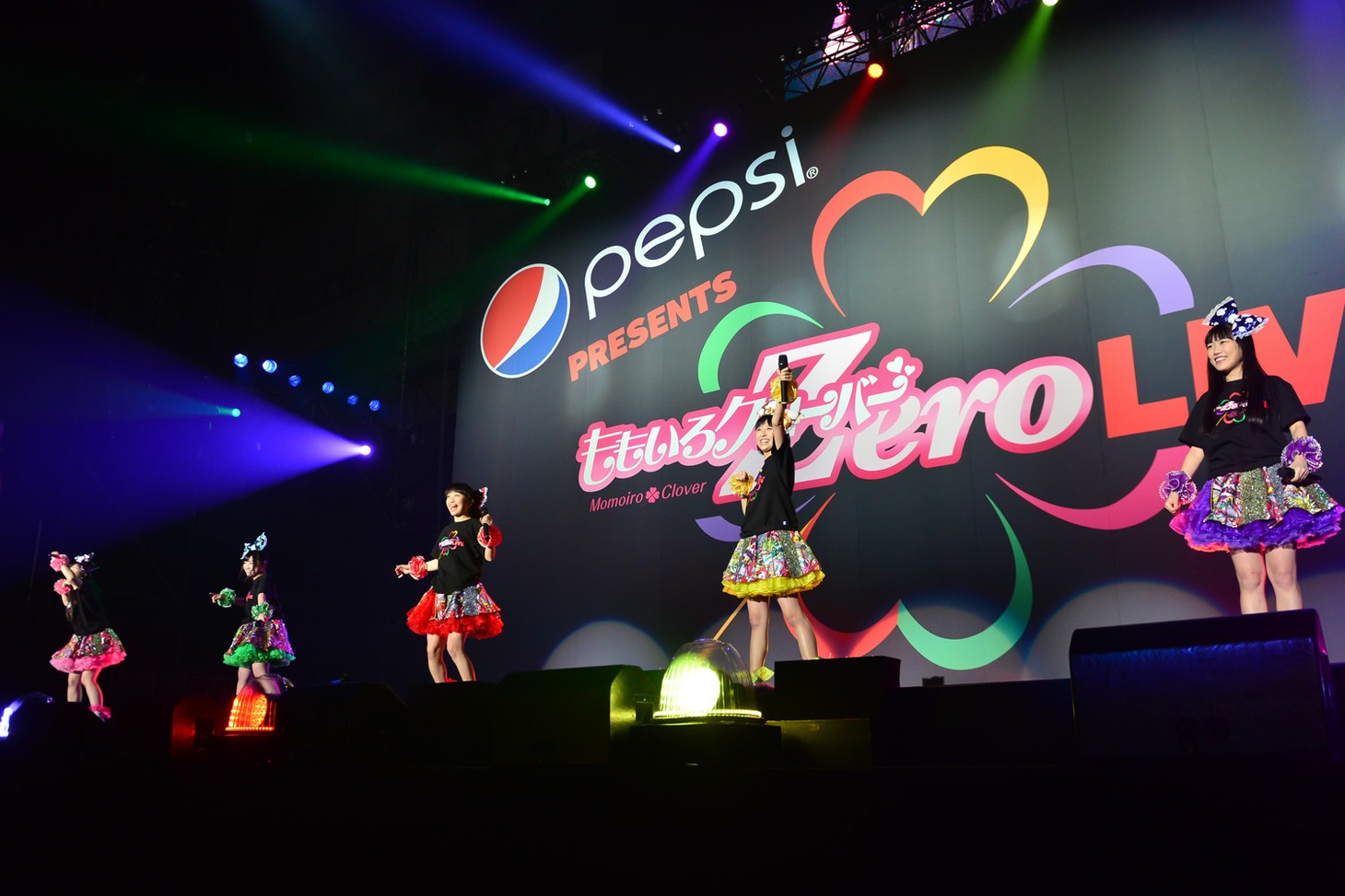 「ももいろクローバーZero LIVE ～ペプシはトクホもZeroカロリーなんだZ！～」の様子。