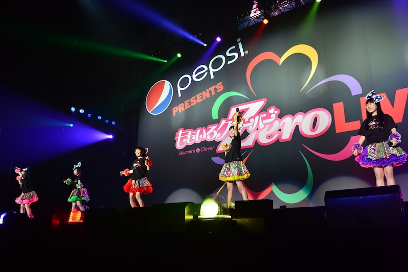 「ももいろクローバーZero LIVE ～ペプシはトクホもZeroカロリーなんだZ！～」の様子。