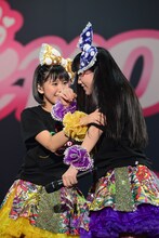 左から玉井詩織、高城れに。