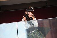 上坂すみれ「革命的ブロードウェイ主義者同盟 新春★公開プロパガンダ in 新橋SL広場」の様子。