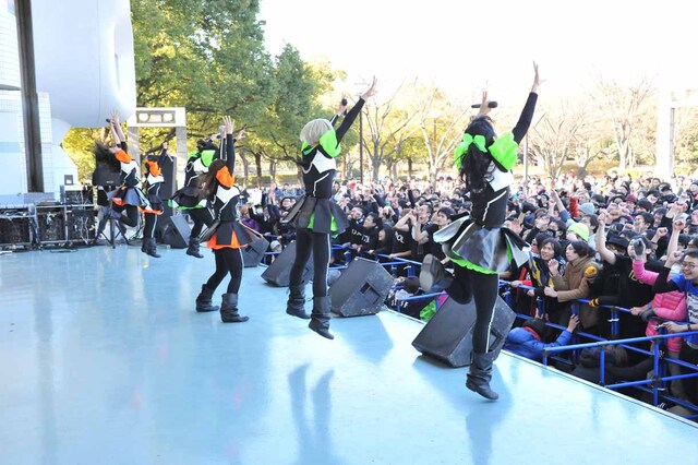 BiS「BiSの野外極寒ライブ～ライブは寒風摩擦～」の様子。