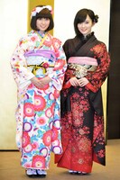左から渡辺美優紀、山本彩。