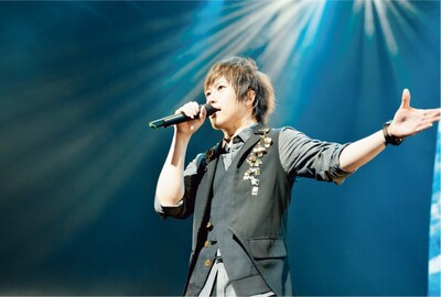 ジョークを交えたトークでも観客を笑わせたアシン（阿信 / Vo）。