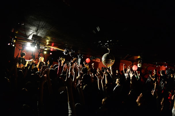 THE BAWDIES「～NEW YEAR'S PARTY 2014～GOING BACK HOME」の様子。（撮影：橋本塁）