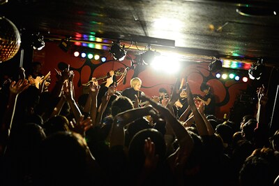 THE BAWDIES「～NEW YEAR'S PARTY 2014～GOING BACK HOME」の様子。（撮影：橋本塁）