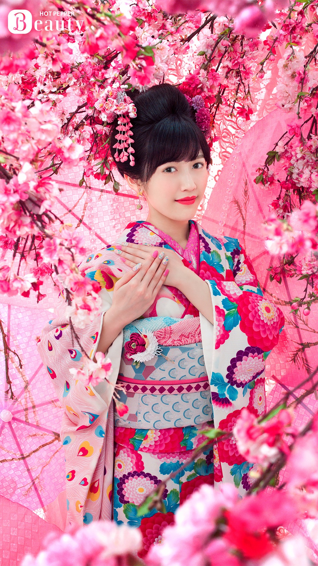 「Hot Pepper Beauty」キャンペーンのために撮影された渡辺麻友の記念写真。