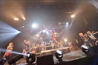 カメレオ「カメレオ2周年記念2Daysライヴ『めちゃ×2みなさんのおかげでした！』」の様子（撮影：江隈麗志）。