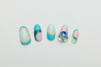 記念写真の撮影時に島崎遥香がつけていた右手のネイル。