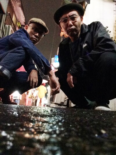 左から吉野寿、向井秀徳。