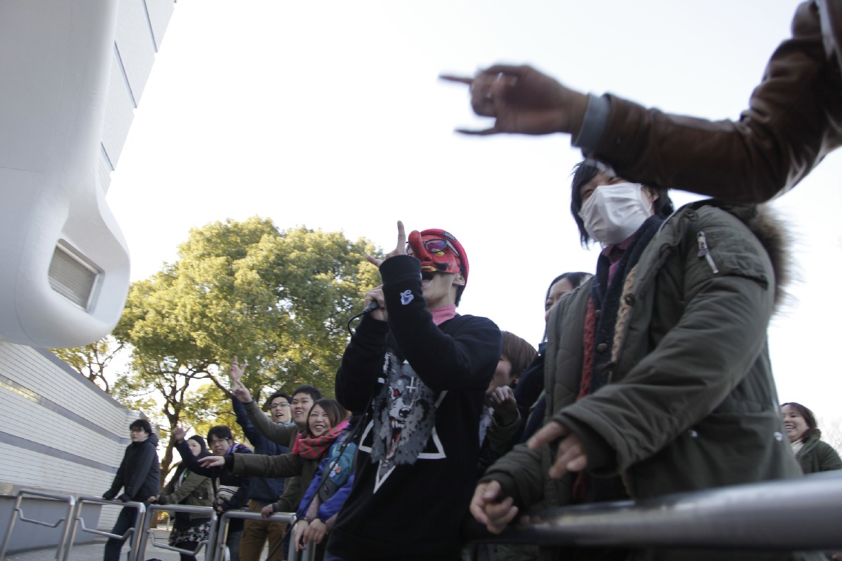 東京・代々木公園野外ステージで開催されたThis is Not a Businessのフリーライブの様子。