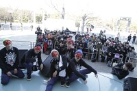 東京・代々木公園野外ステージで開催されたThis is Not a Businessのフリーライブの様子。