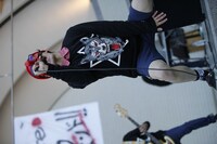 東京・代々木公園野外ステージで開催されたThis is Not a Businessのフリーライブの様子。