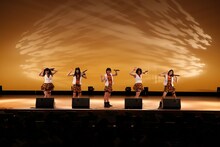 「渋谷区 新成人を祝う会」に登場したベイビーレイズ。