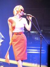 椎名林檎「椎名林檎十五周年 党大会 平成二十五年神山町大会」の様子。（撮影：川嶋真理 / 黒猫堂）