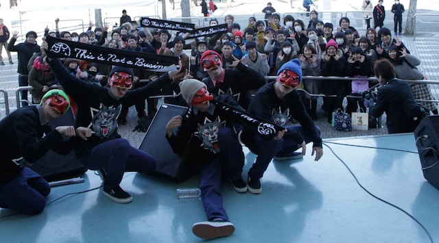 東京・代々木公園野外ステージで開催されたThis is Not a Businessのフリーライブの様子。