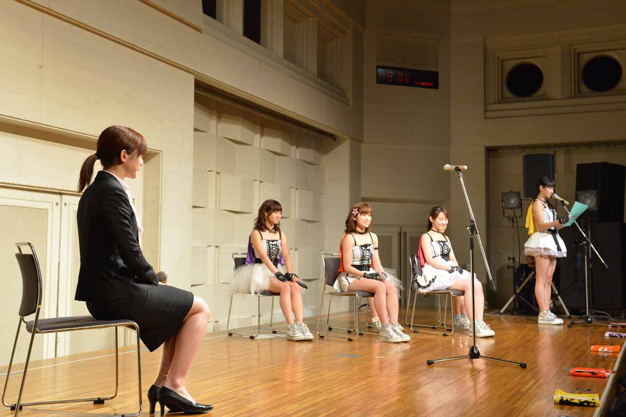 アップアップガールズ（仮）「森咲樹成人式スペシャル」の様子。